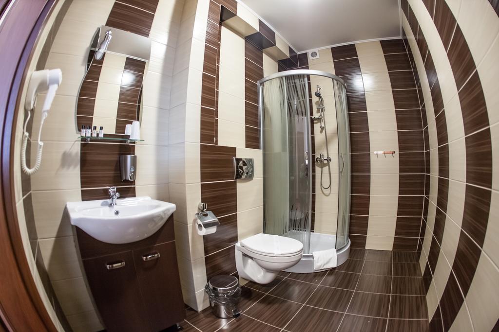 Hotel Stara Gorzelnia Licheń Oda fotoğraf